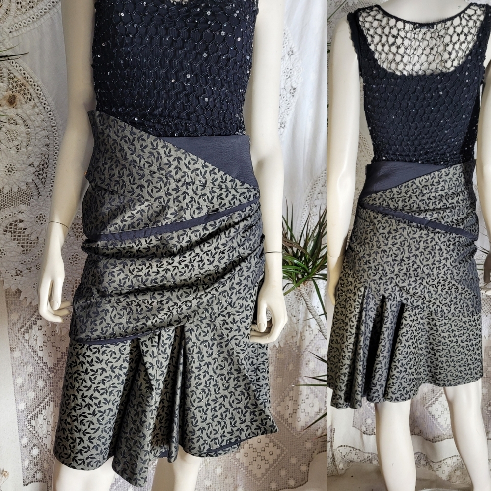 Sportmax Sz 4. Made In Italy Black and Green Leaf Patterned Skirt